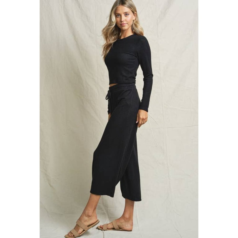 Ultra-Soft Two Piece Lounge Set in Black NWOT - Picture 2 of 5